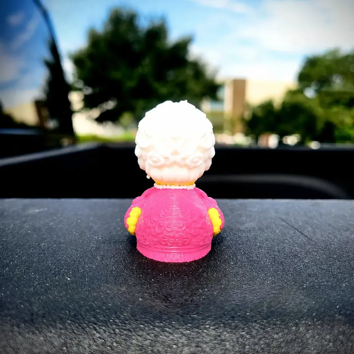 Dolly Duck - 3D Printed Collectible, Cute Desk & Car Decor🦆